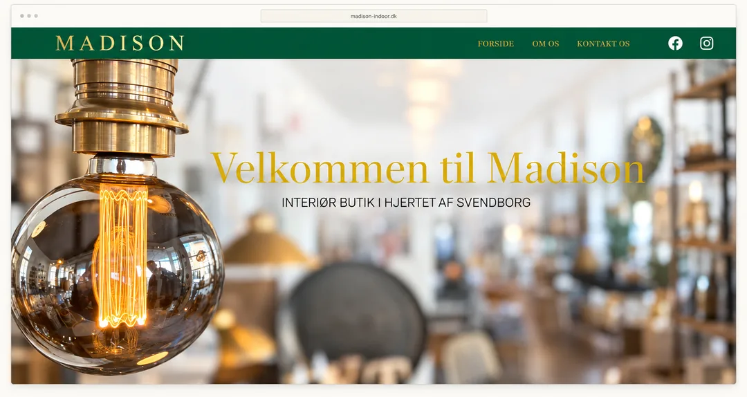 Madisons forside med en stor lampe i butikken og teksten Interiør butik i hjertet af Svendborg